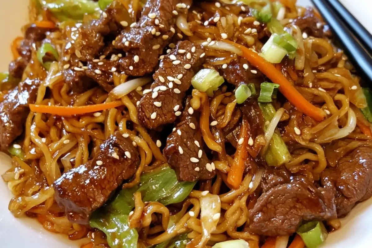ごまをふった牛肉と野菜の焼きそば